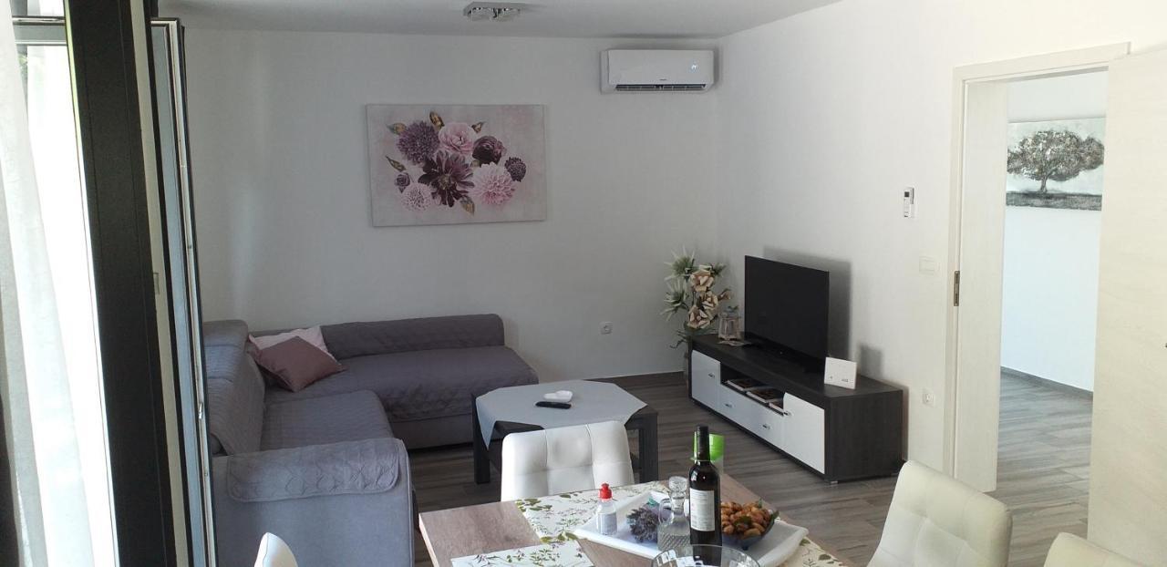 Holiday Apartments Cecilija Супетарска-Драга Экстерьер фото