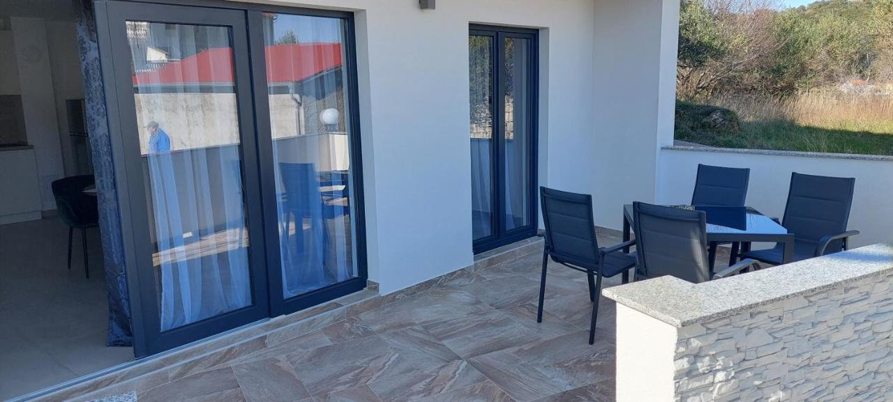 Holiday Apartments Cecilija Супетарска-Драга Экстерьер фото