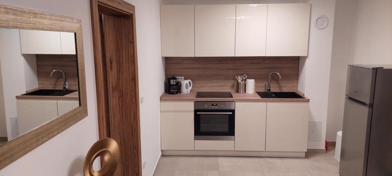 Holiday Apartments Cecilija Супетарска-Драга Экстерьер фото
