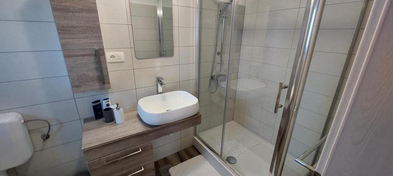 Holiday Apartments Cecilija Супетарска-Драга Экстерьер фото