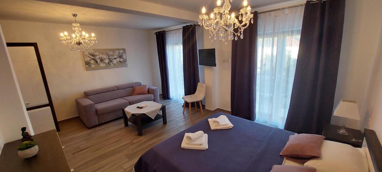 Holiday Apartments Cecilija Супетарска-Драга Экстерьер фото